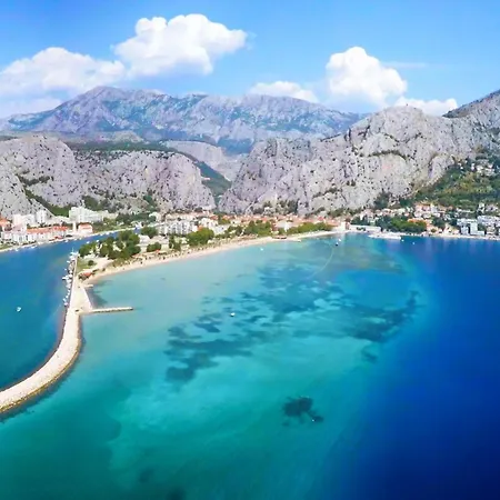 Blue Horizon * Omis